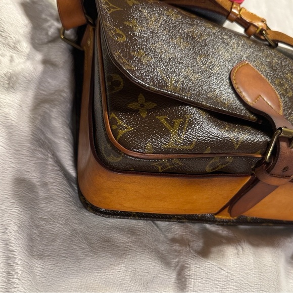 Louis Vuitton Cartouchiere GM Shoulder Bag - Picture 4 of 16